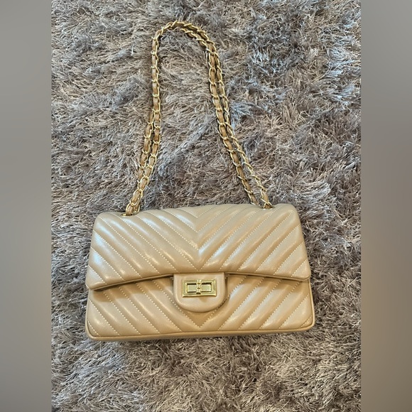 Gently worn IG:Lilly’s Kloset - Picture 2 of 3